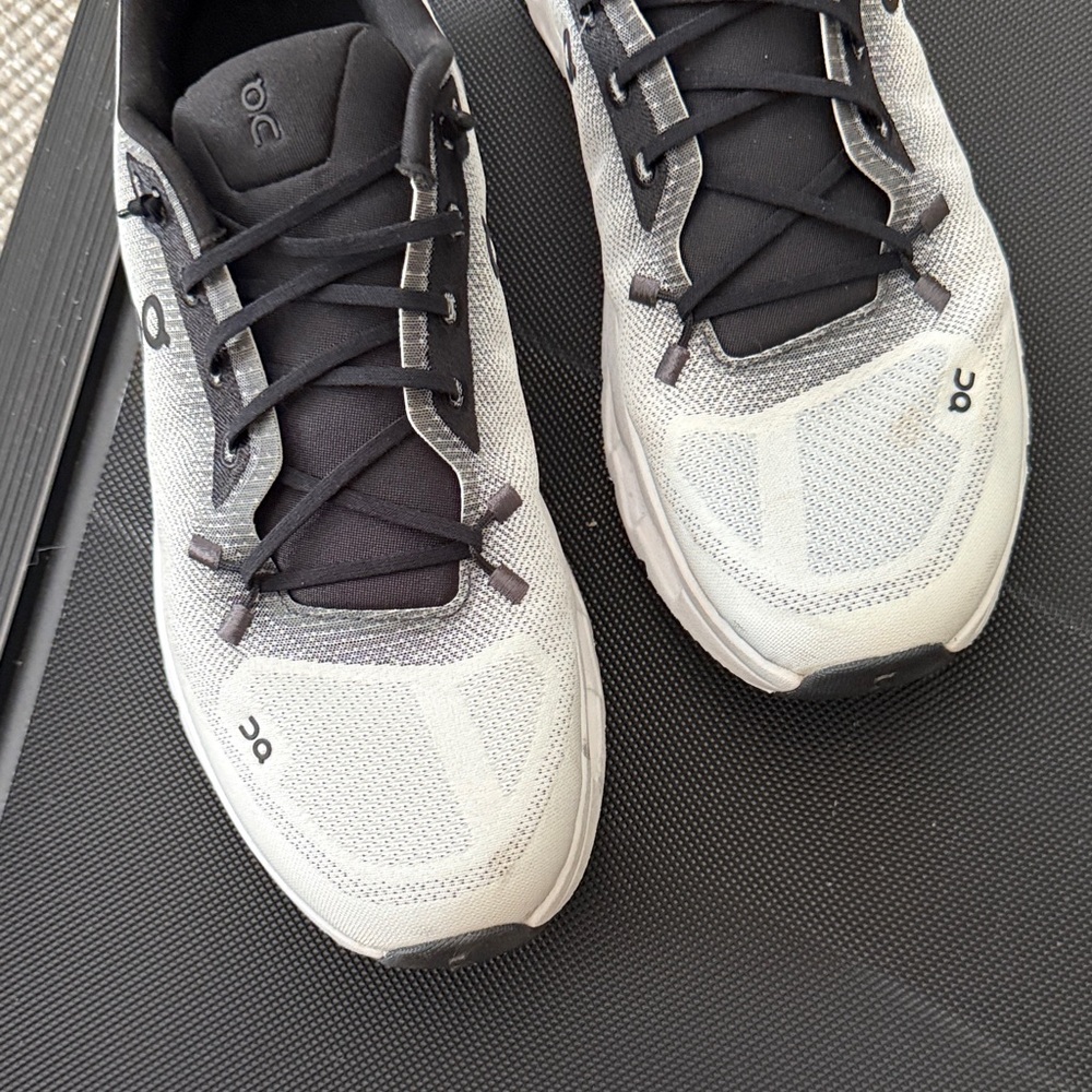 On Running Cloudtilt women’s shoe- White and Black - Picture 2 of 12